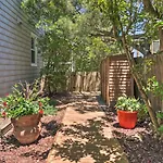 Classic Chesapeake Beachside Cottage With Porch!